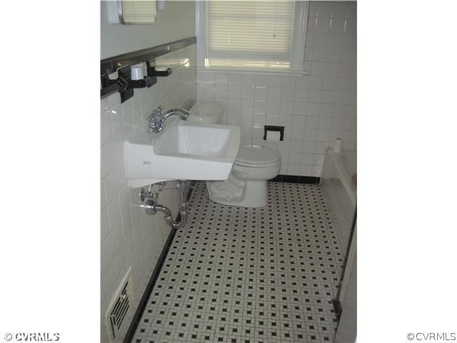 6620 Three Chopt Road Richmond, VA 23226 - Photo 7 of 12 Master Bath