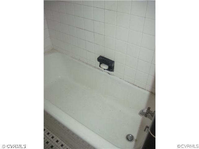 6620 Three Chopt Road Richmond, VA 23226 - Photo 8 of 12 Master Bath