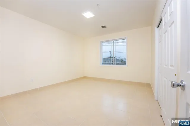 $1,950 | 44 Bergen Boulevard, Unit 2, Fairview, NJ 07022