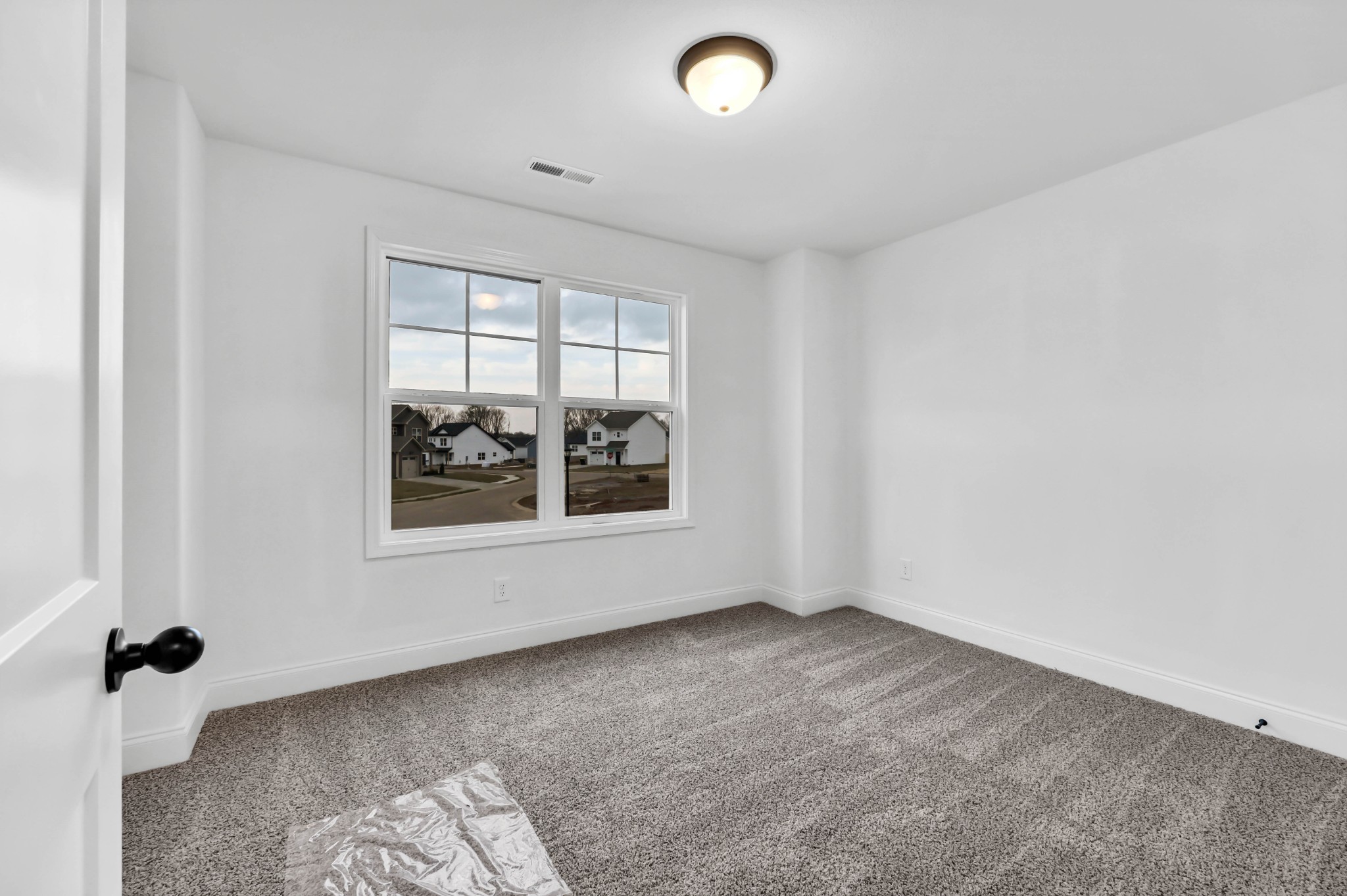 187 Quarry View Clarksville, TN 37043 - Photo 22 of 36 an empty room with windows
