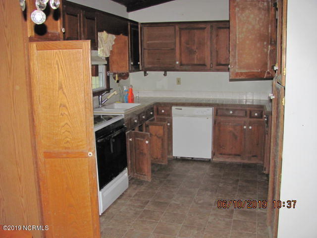 580 Johnson Nursery Road Willard, NC 28478 - Photo 2 of 10 Kitchen