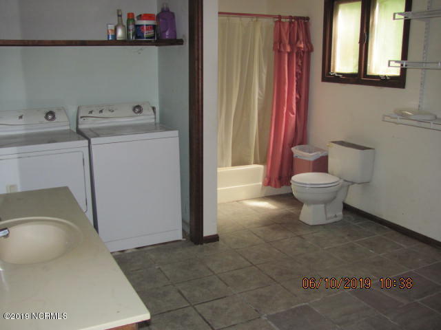580 Johnson Nursery Road Willard, NC 28478 - Photo 5 of 10 Master Bathroom
