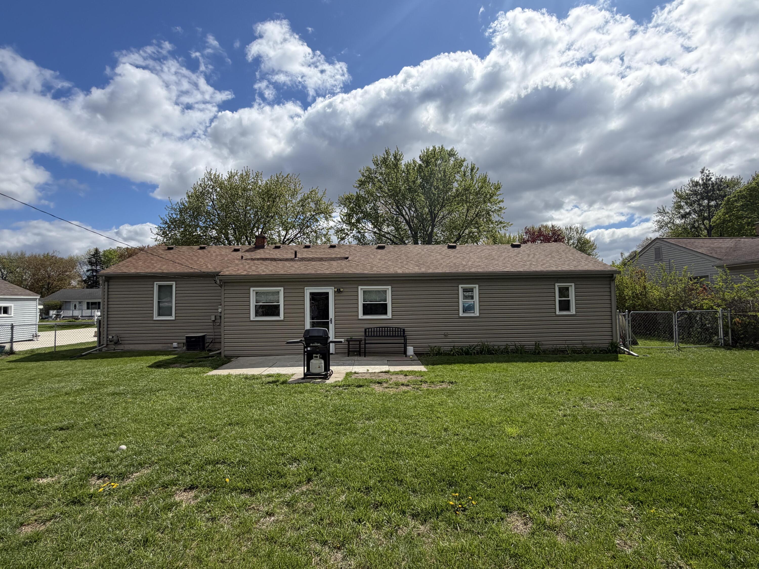 46329 Huling Street Utica, MI 48317 - Photo 3 of 14 IMG_7796