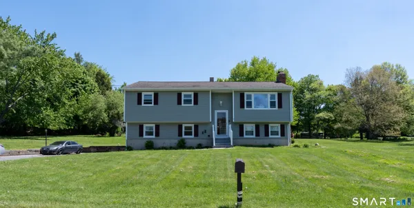 $489,900 | 2 Carriage Drive, New Milford, CT 06776
