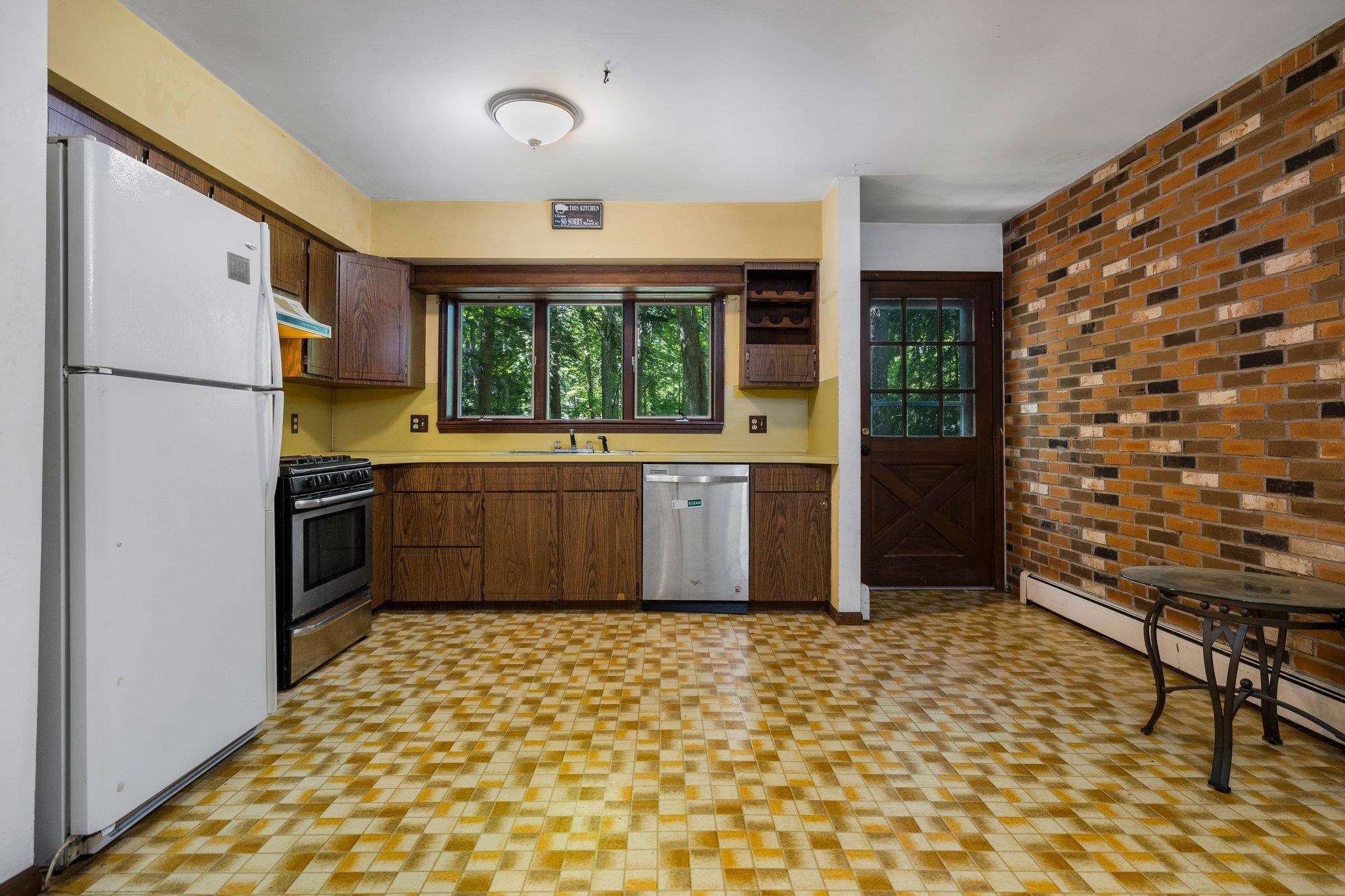 2823 Neahtawanta Road Traverse City, MI 49686 - Photo 6 of 33 1924458-55039549-dc7e-45cb-a412-360529ec3689.JPG