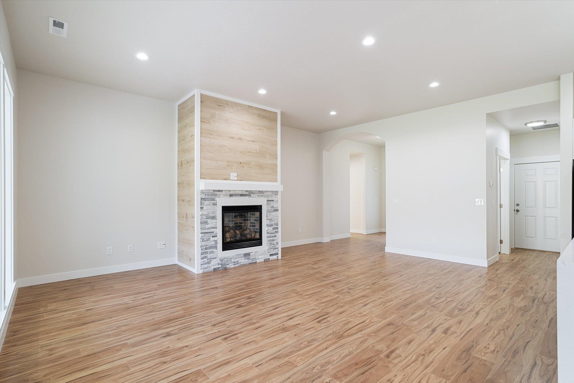 3405 East Yearling Road Chattaroy, WA 99003 - Photo 4 of 32