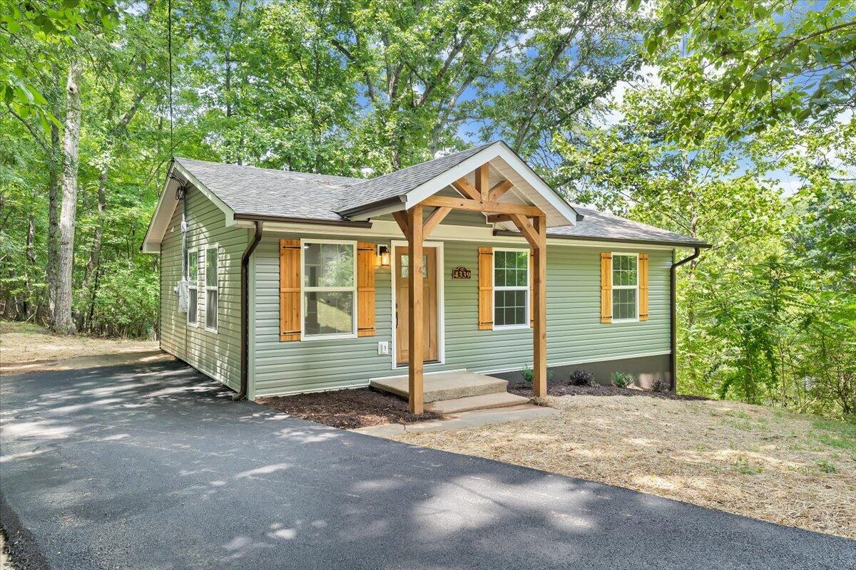 4339 Van Winkle Road Southwest Roanoke, VA 24014 - Photo 1 of 31 01-MIB07619