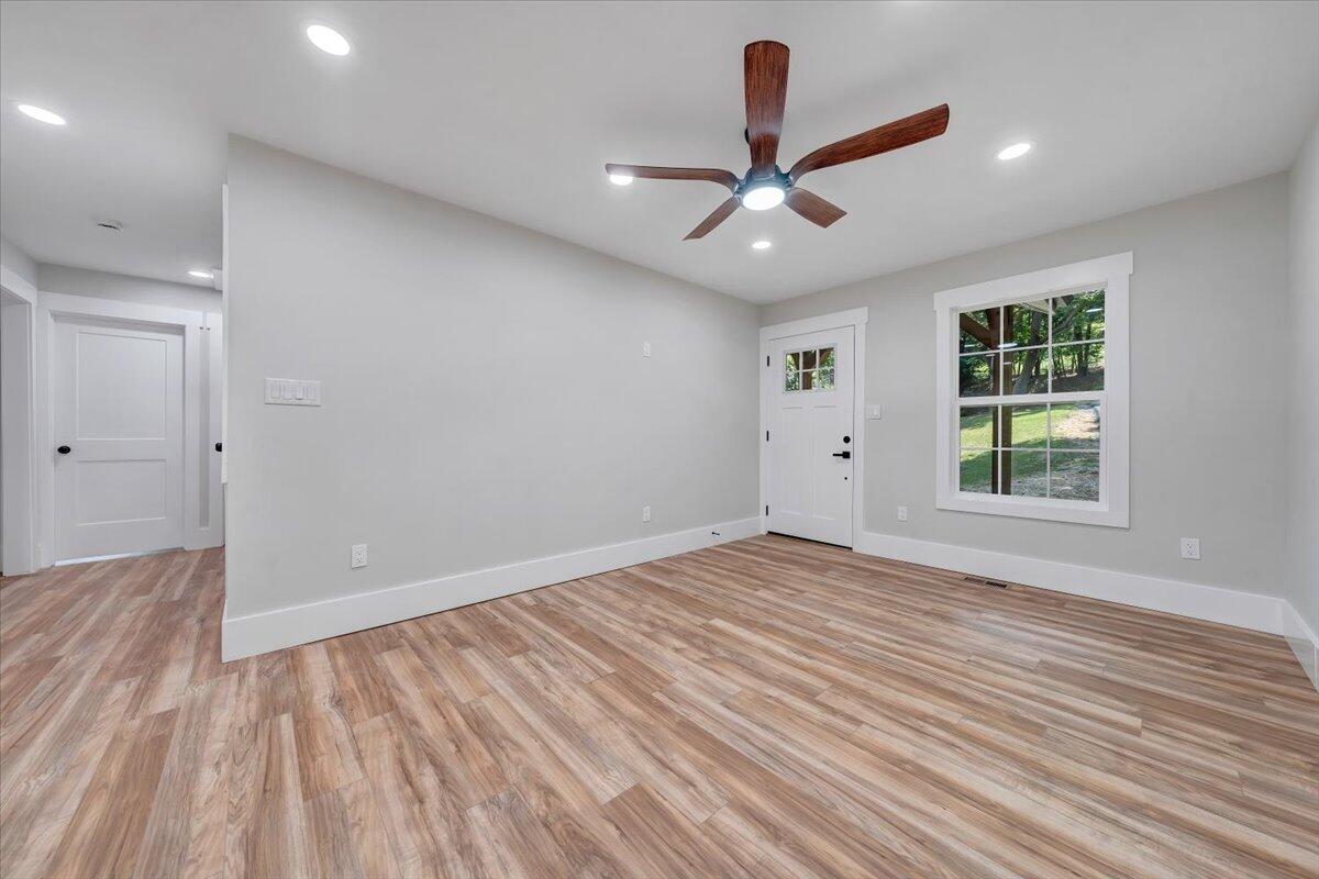 4339 Van Winkle Road Southwest Roanoke, VA 24014 - Photo 10 of 31 08-MIB07526