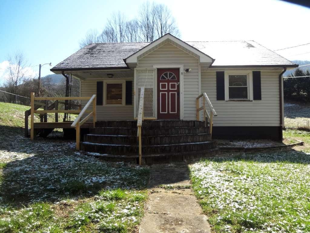 858 Blue Springs Road Elizabethton, TN 37643 - Photo 1 of 8 1 Front