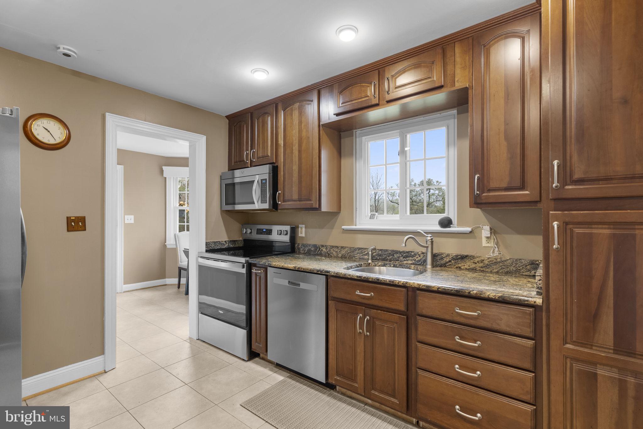 16510 Batchellors Forest Road Olney, MD 20832 - Photo 23 of 62 Kitchen