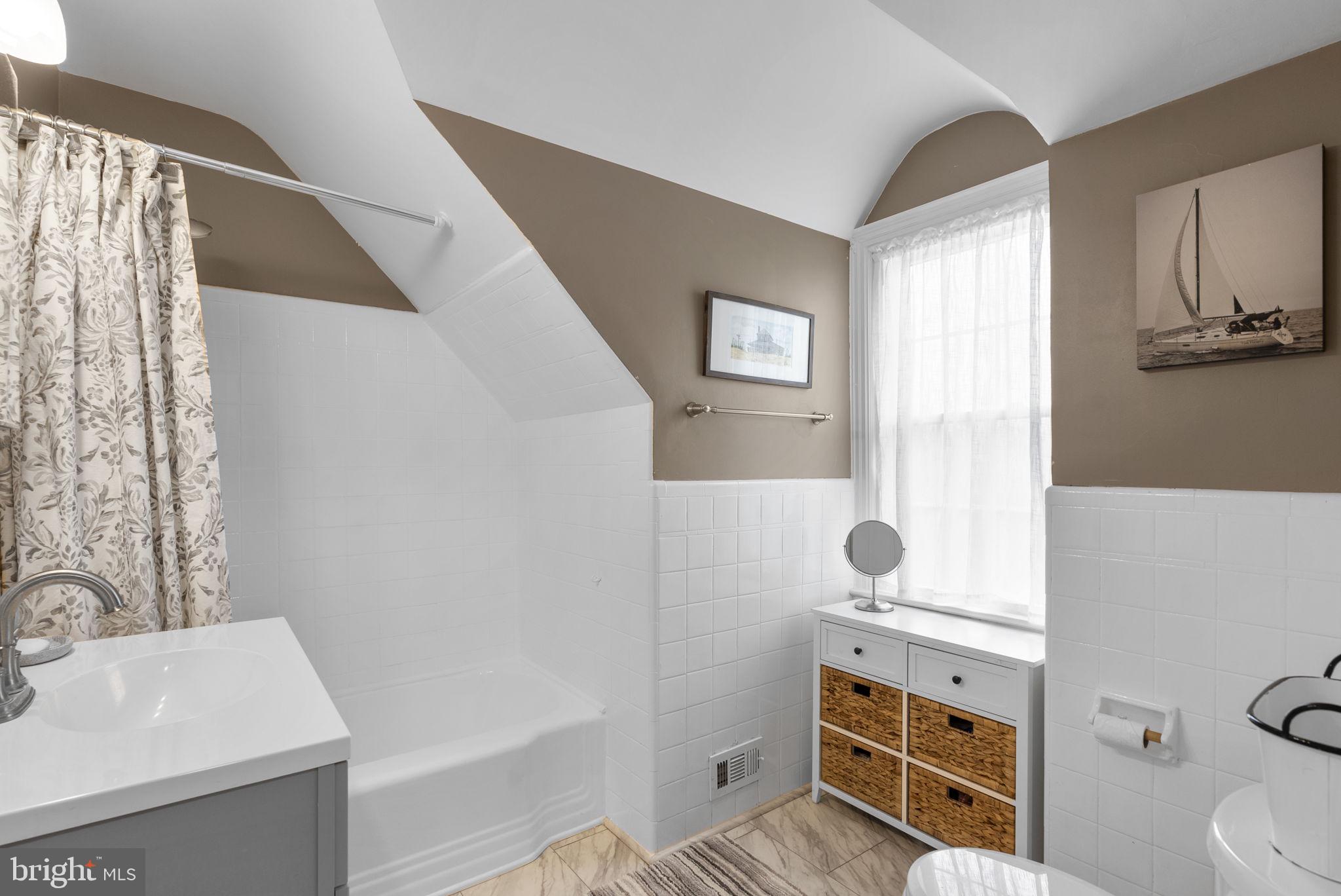 16510 Batchellors Forest Road Olney, MD 20832 - Photo 41 of 62 Upper Level Full Bathroom