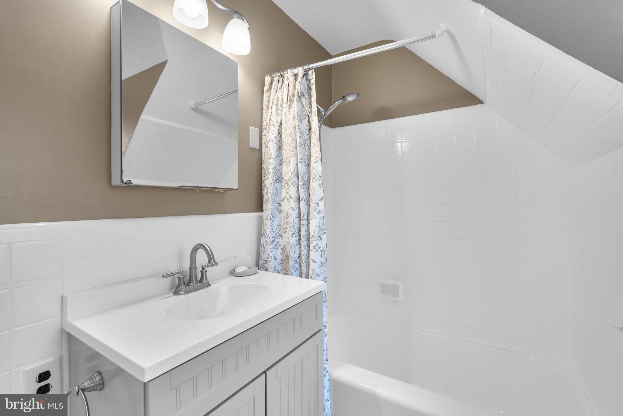 16510 Batchellors Forest Road Olney, MD 20832 - Photo 42 of 62 Upper Level Full Bathroom