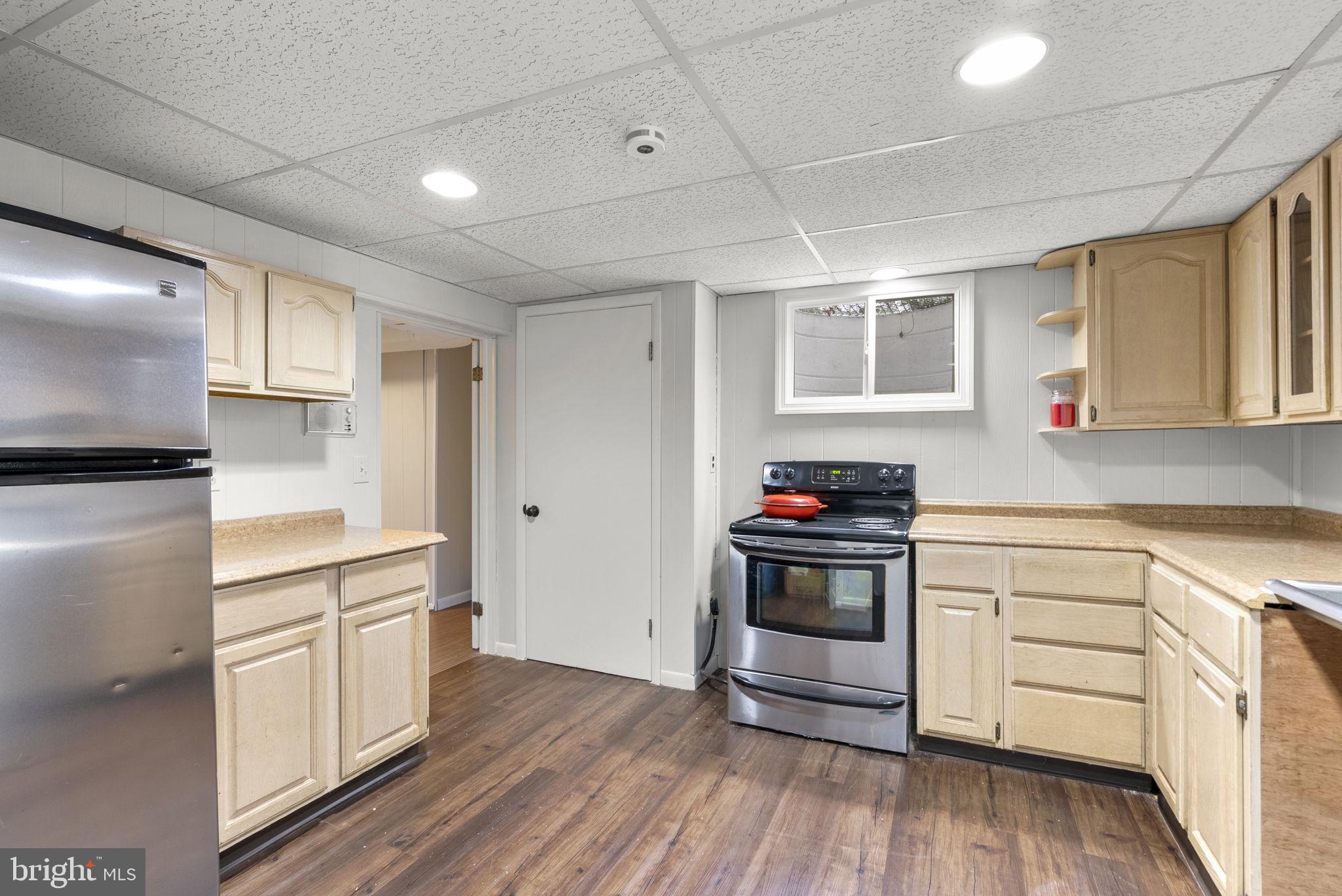 16510 Batchellors Forest Road Olney, MD 20832 - Photo 46 of 62 Laundry and Kitchenette