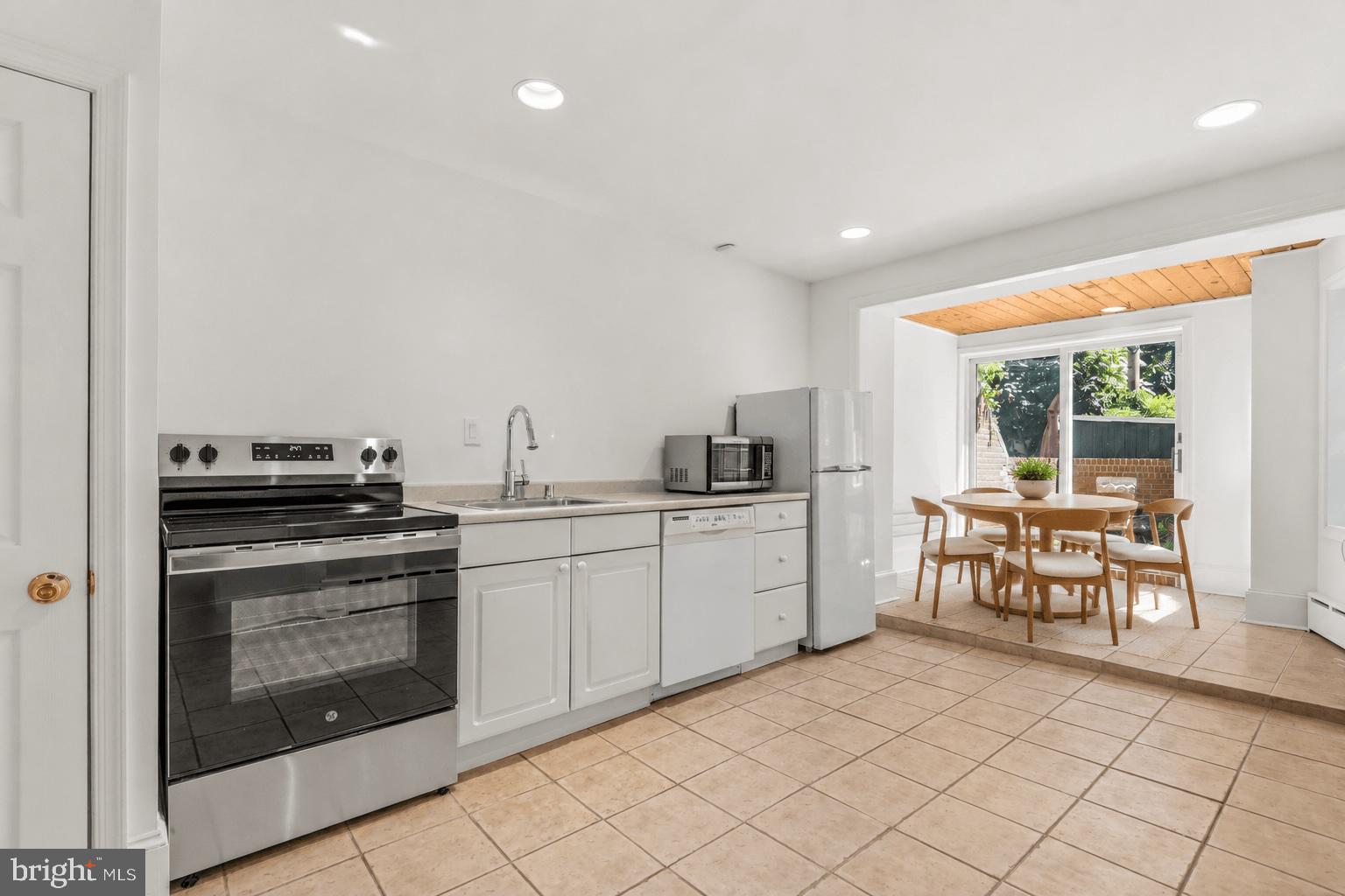 3044 Cambridge Place Northwest Washington, DC 20007 - Photo 18 of 22