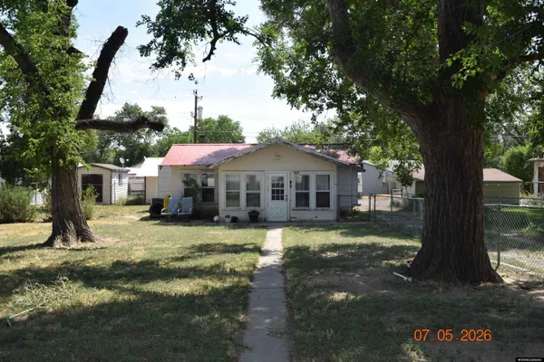 $150,000 | 522 South 3rd Street, Glenrock, WY 82637