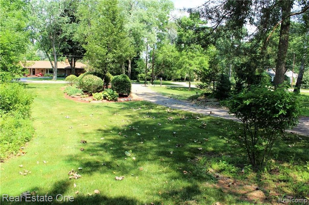 28693 Salem Road Farmington, MI 48334 - Photo 31 of 35