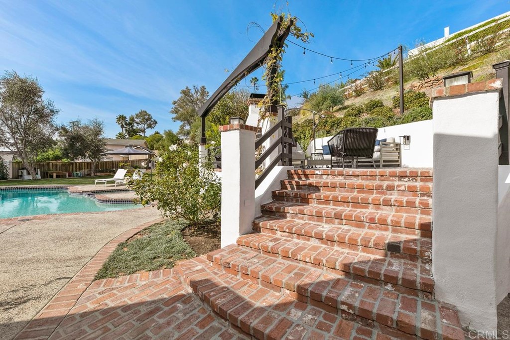 2924 Lone Jack Road Encinitas, CA 92024 - Photo 45 of 48 a view of entryway