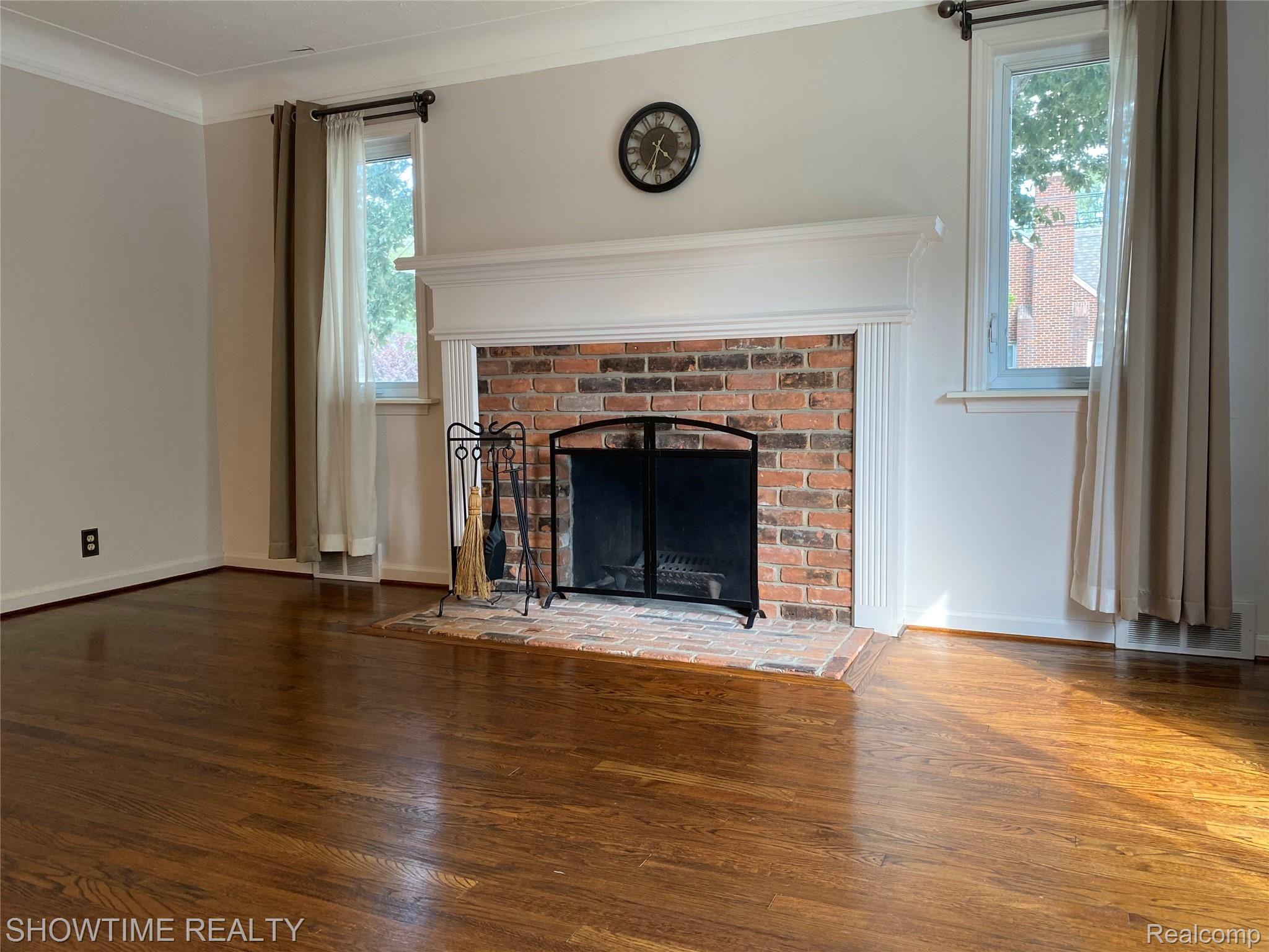 15143 Charles R Avenue Eastpointe, MI 48021 - Photo 5 of 18 IMG-4536.jpg
