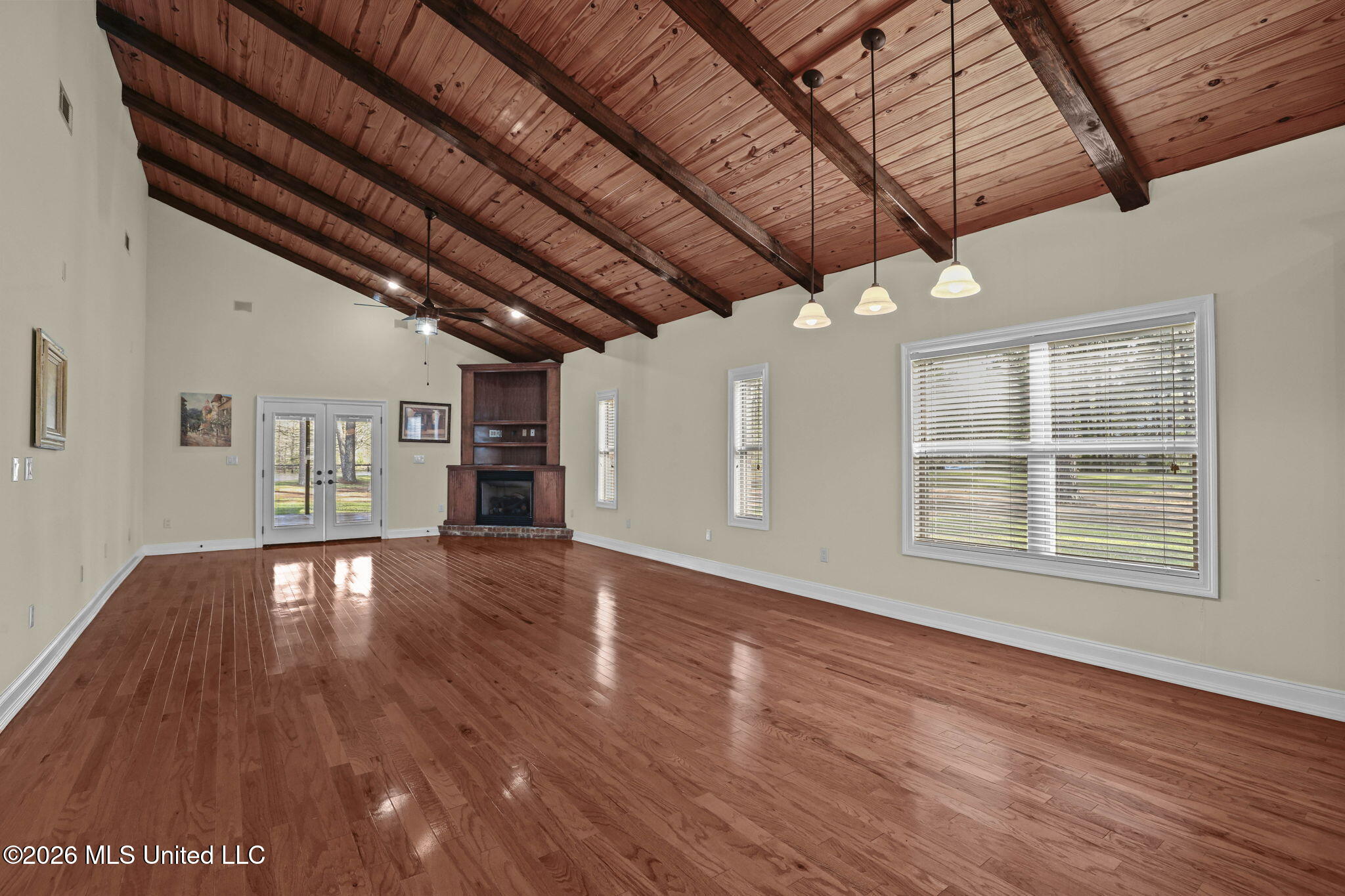 185 West Neal Road Florence, MS 39073 - Photo 11 of 77 Spacious living and dining area