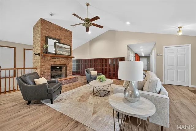 $750,000 | 4931 Theiss Road, St. Louis, MO 63128