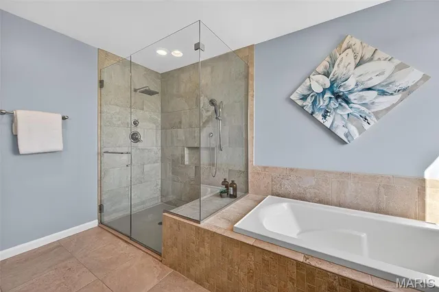 $750,000 | 4931 Theiss Road, St. Louis, MO 63128