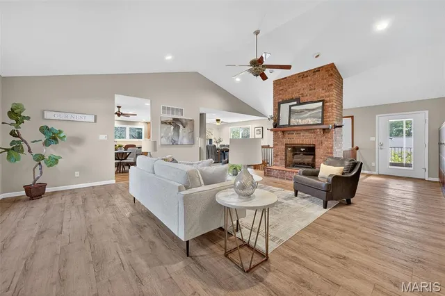 $750,000 | 4931 Theiss Road, St. Louis, MO 63128