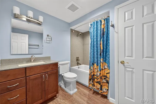 $750,000 | 4931 Theiss Road, St. Louis, MO 63128