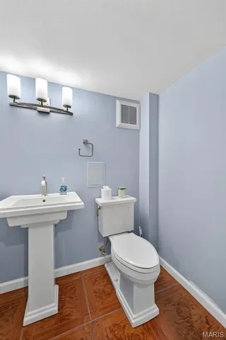 $750,000 | 4931 Theiss Road, St. Louis, MO 63128