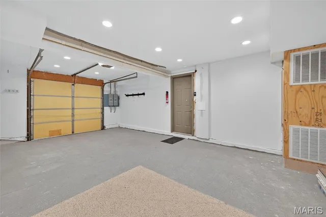 $750,000 | 4931 Theiss Road, St. Louis, MO 63128