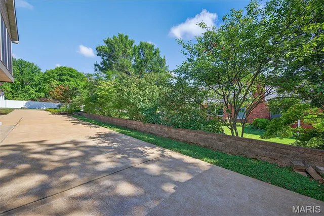 $750,000 | 4931 Theiss Road, St. Louis, MO 63128