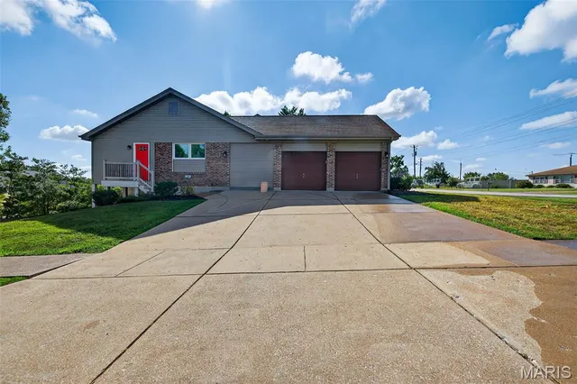 $750,000 | 4931 Theiss Road, St. Louis, MO 63128