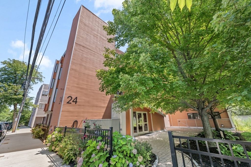 24 Bay State Road, Unit 5 Cambridge, MA 02138 - Photo 1 of 23 Gallery Image 1