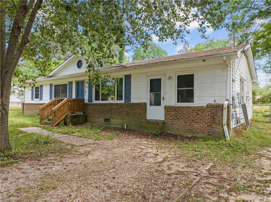 2512 Friendly Trail Raleigh, NC 27610 - Photo 4 of 41