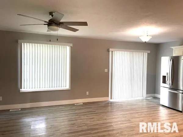 $230,000 | 399 West Main Street, Williamsville, IL 62693
