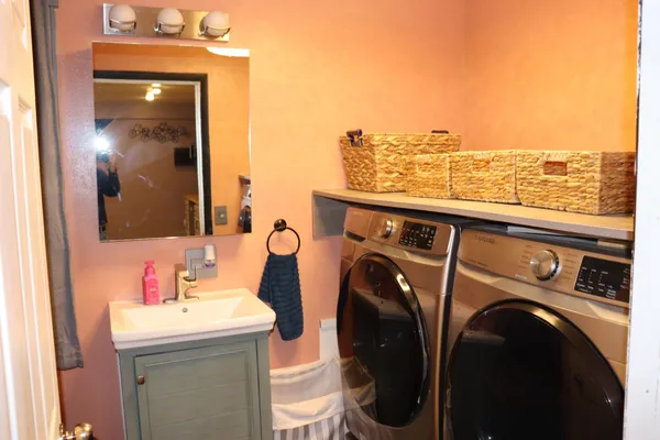 $199,500 | 223 North Hill Street, Fountain City, WI 54629