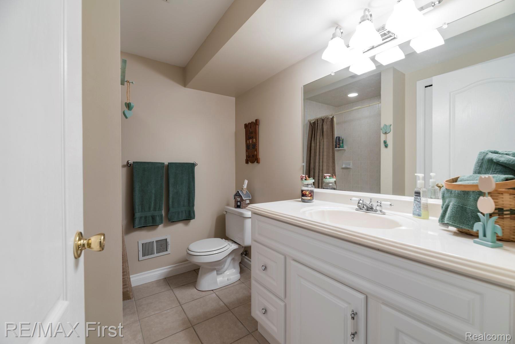 1374 Tulberry Court Rochester, MI 48306 - Photo 50 of 52 50.jpg