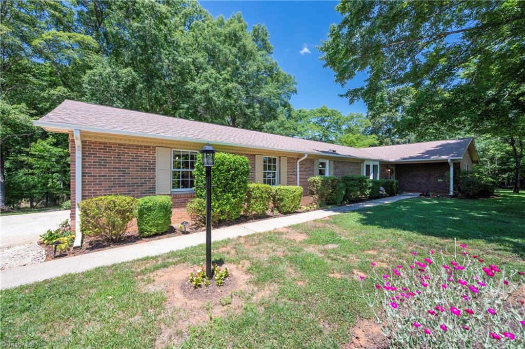 4484 Cotswold Road Pfafftown, NC 27040 - Photo 10 of 47