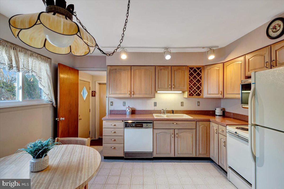 3854 Terka Circle Randallstown, MD 21133 - Photo 6 of 19 a kitchen with stainless steel appliances granite countertop a sink a stove and a refrigerator