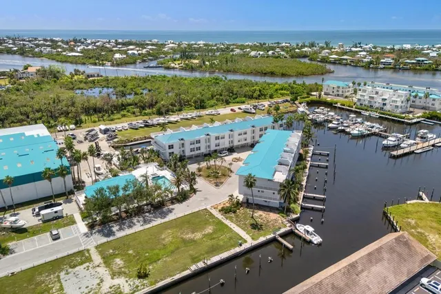 a view of ocean with city view