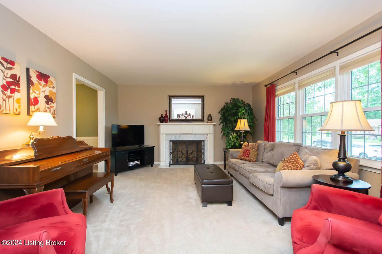 4105 Wimpole Road Louisville, KY 40218 - Photo 4 of 43 Living Room