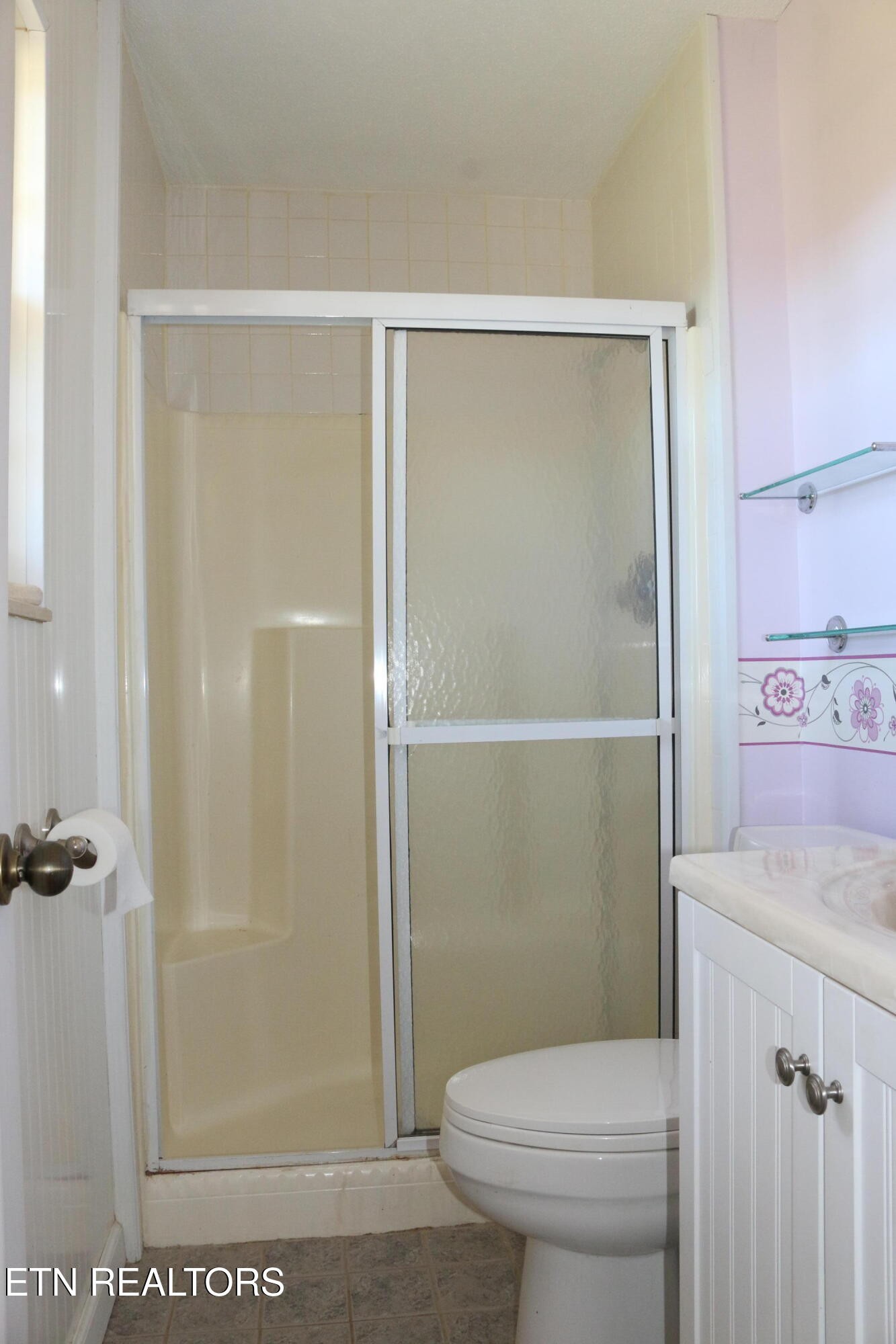 153 Vanderview Drive Seymour, TN 37865 - Photo 13 of 22 a bathroom with a shower and a toilet