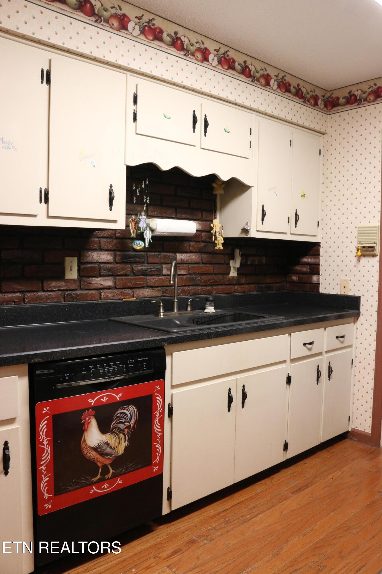 153 Vanderview Drive Seymour, TN 37865 - Photo 6 of 22 a stove top oven sitting inside of a kitchen