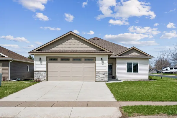 $400,000 | 1621 11th Street Northeast, Buffalo, MN 55313