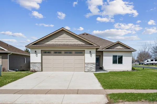 $400,000 | 1621 11th Street Northeast, Buffalo, MN 55313