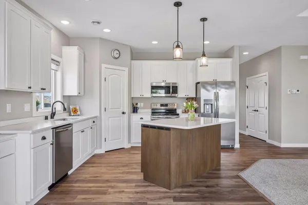 $400,000 | 1621 11th Street Northeast, Buffalo, MN 55313