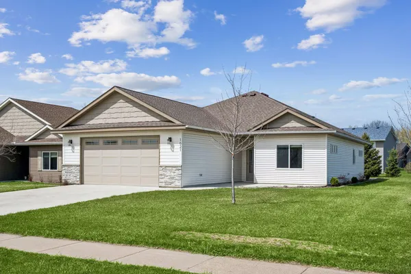 $400,000 | 1621 11th Street Northeast, Buffalo, MN 55313