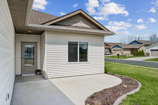 $400,000 | 1621 11th Street Northeast, Buffalo, MN 55313