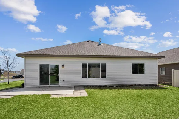 $400,000 | 1621 11th Street Northeast, Buffalo, MN 55313