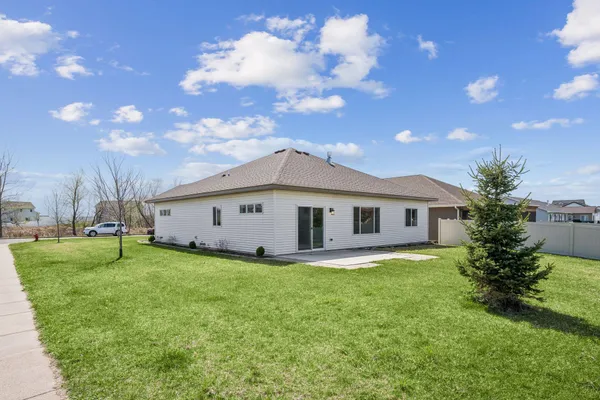 $400,000 | 1621 11th Street Northeast, Buffalo, MN 55313