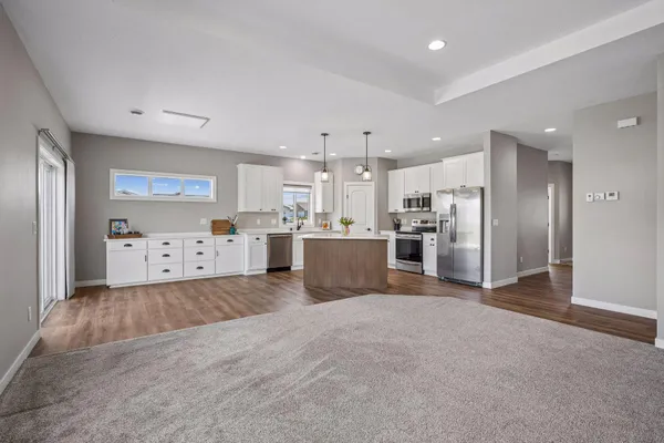 $400,000 | 1621 11th Street Northeast, Buffalo, MN 55313